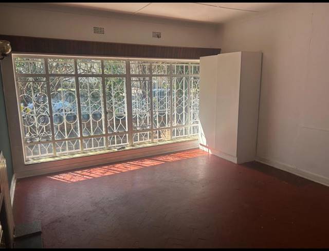4 BEDROOM HOUSE FOR SALE IN BEZUIDENHOUT VALLEY